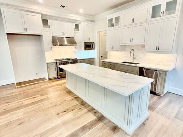 10 S Briar Hollow Lane 46, Houston TX 77027