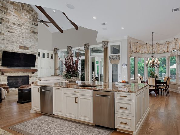 14 N Palmiera Circle, The Woodlands TX 77382