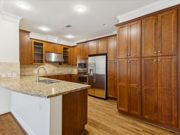 2211 Briarglen Drive 310, Houston TX 77027