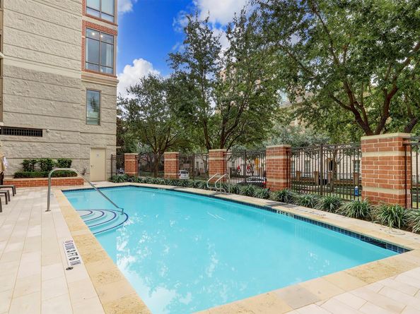 2211 Briarglen Drive 310, Houston TX 77027