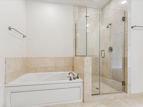 2211 Briarglen Drive 310, Houston TX 77027