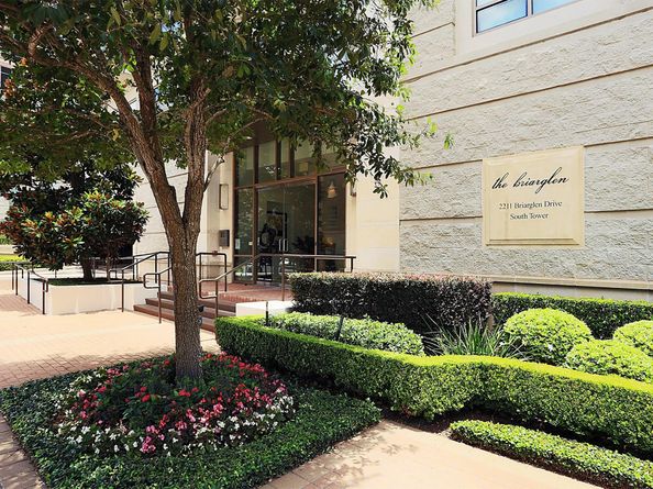 2211 Briarglen Drive 310, Houston TX 77027