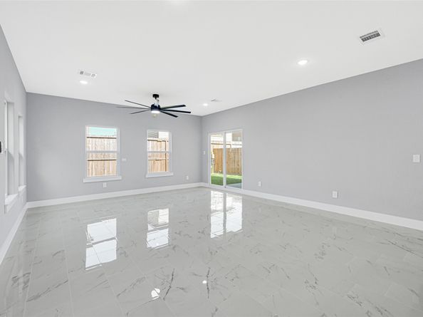 4802 Tracemeadow Dr Drive, Houston TX 77066