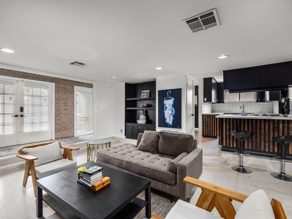 7902 Richmond Avenue, Houston TX 77063