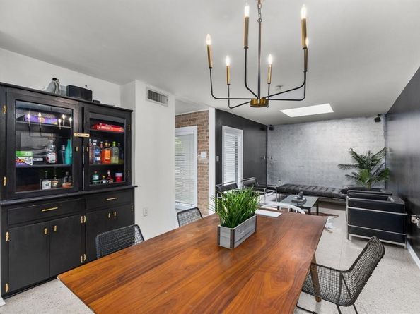 7902 Richmond Avenue, Houston TX 77063