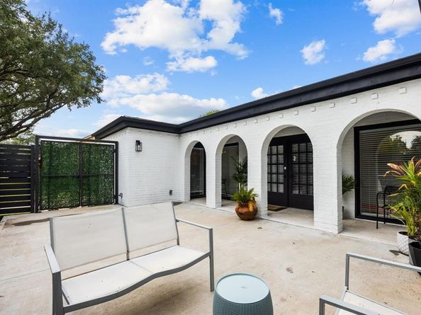 7902 Richmond Avenue, Houston TX 77063