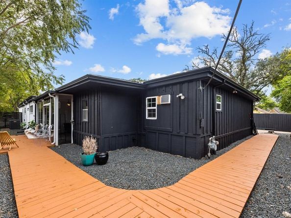 7902 Richmond Avenue, Houston TX 77063