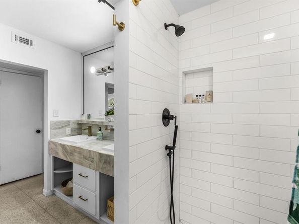 7902 Richmond Avenue, Houston TX 77063