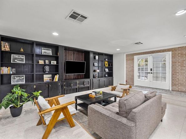 7902 Richmond Avenue, Houston TX 77063