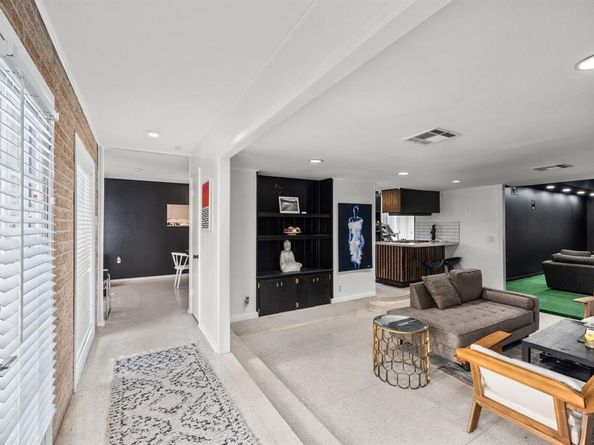 7902 Richmond Avenue, Houston TX 77063