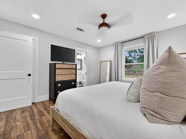 5638 Warm Springs Road, Houston TX 77035