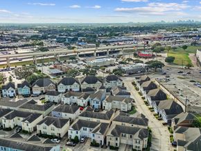 2618 Woodridge Manor Drive, Houston TX 77087