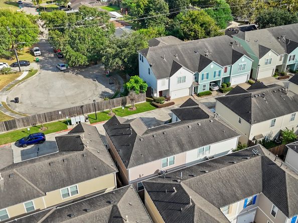 2618 Woodridge Manor Drive, Houston TX 77087