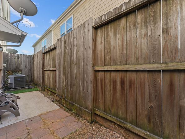 2618 Woodridge Manor Drive, Houston TX 77087
