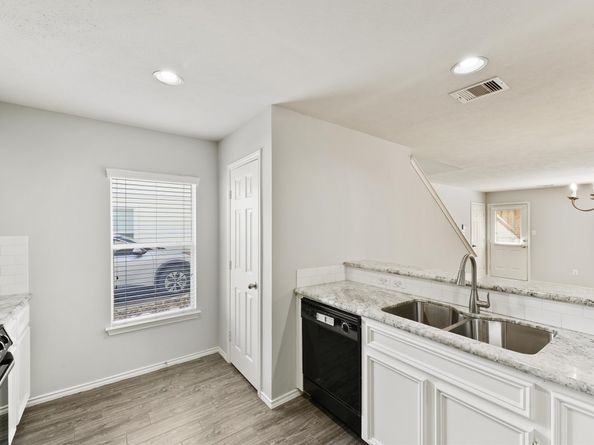 2618 Woodridge Manor Drive, Houston TX 77087