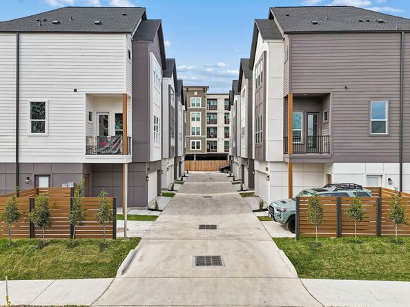 2223 Marnel Road B, Houston TX 77055