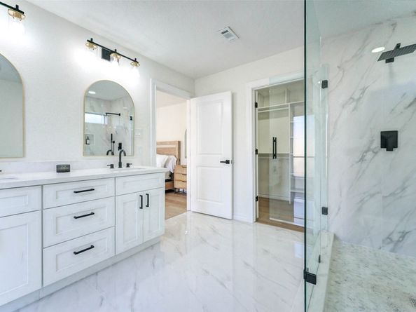 11618 Lakeside Place Drive, Houston TX 77077