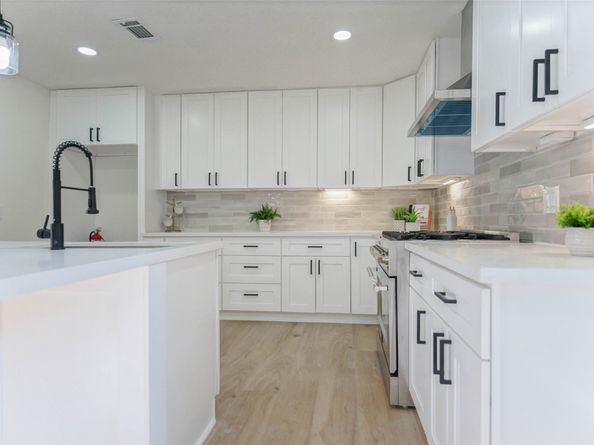 11618 Lakeside Place Drive, Houston TX 77077