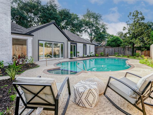 11618 Lakeside Place Drive, Houston TX 77077