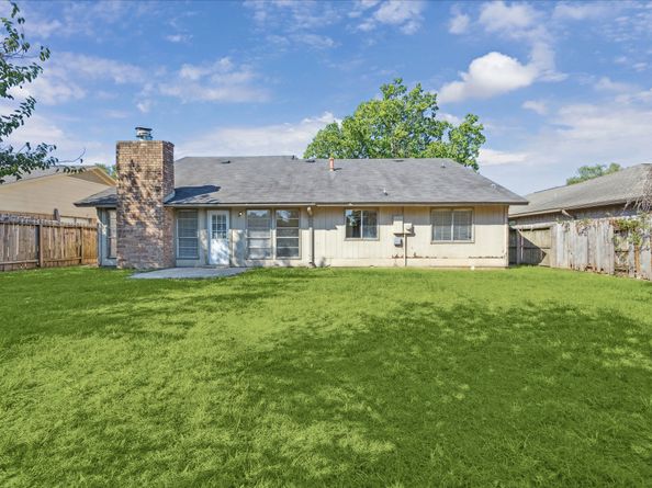 5727 Longforest Drive, Houston TX 77088