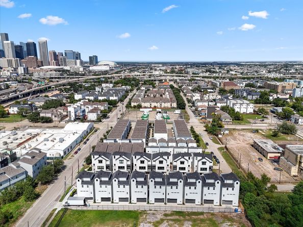 2208 Dennis Street, Houston TX 77004