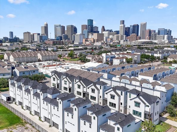 2208 Dennis Street, Houston TX 77004