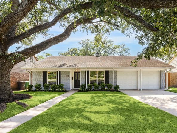 11102 Hillcroft Street, Houston TX 77096