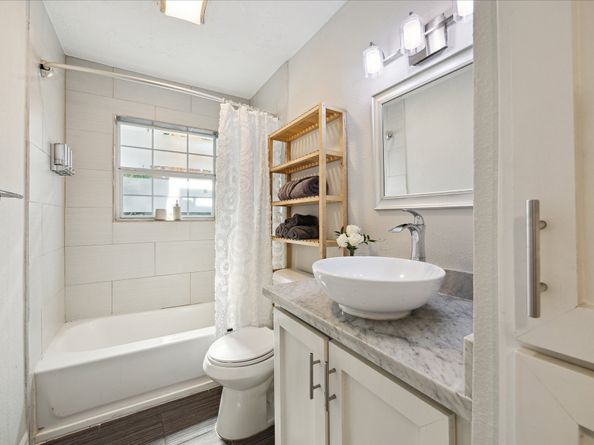 11102 Hillcroft Street, Houston TX 77096