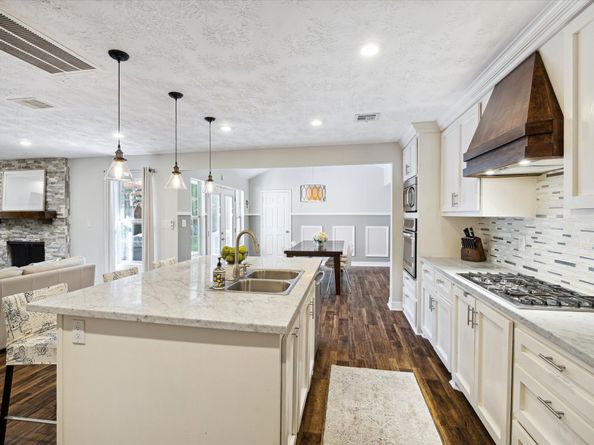 11102 Hillcroft Street, Houston TX 77096