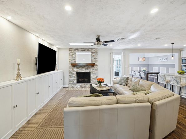 11102 Hillcroft Street, Houston TX 77096