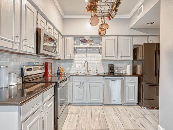 11733 Lakeside Place Drive, Houston TX 77077