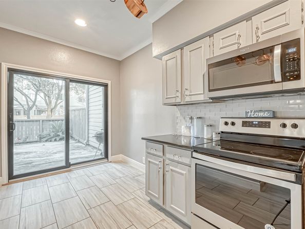 11733 Lakeside Place Drive, Houston TX 77077