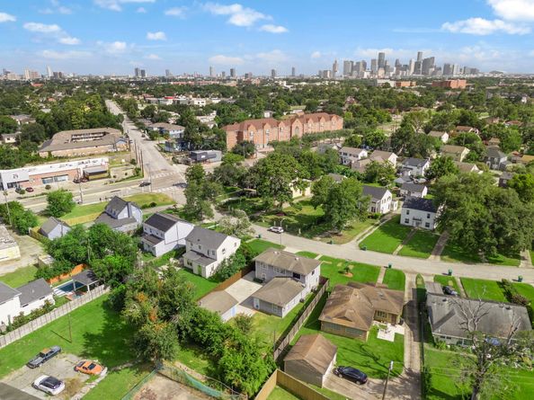 3818 Southmore Boulevard, Houston TX 77004