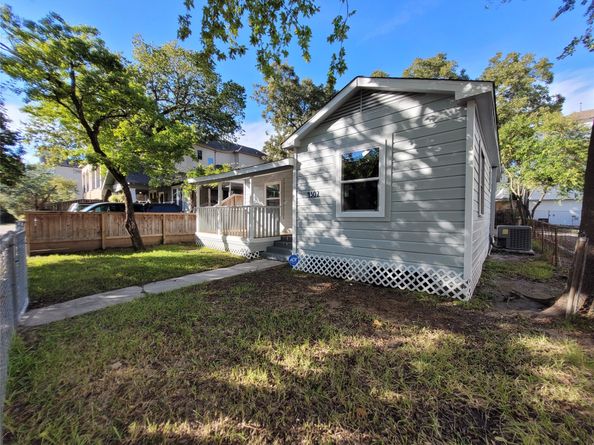 4302 Dickson Street, Houston TX 77007
