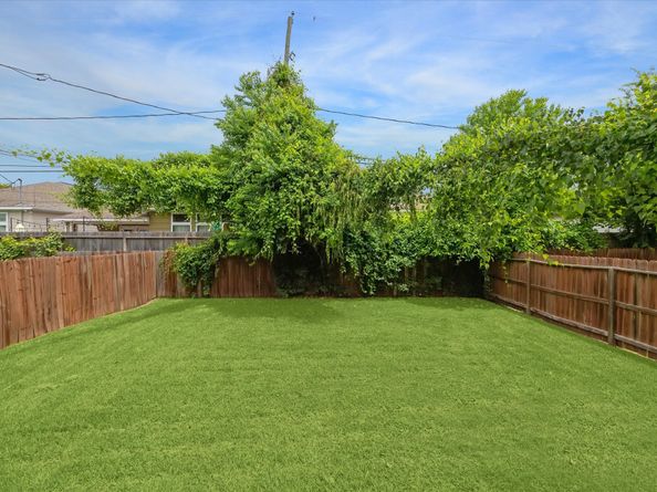 422 Yale Oaks Lane, Houston TX 77091
