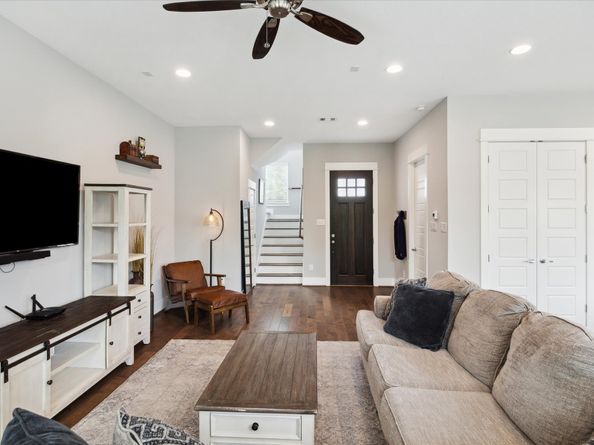 422 Yale Oaks Lane, Houston TX 77091