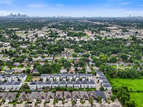 422 Yale Oaks Lane, Houston TX 77091