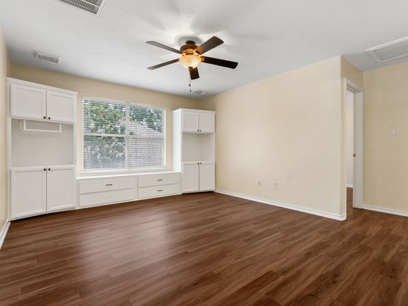 27 N Queenscliff Circle, The Woodlands TX 77382