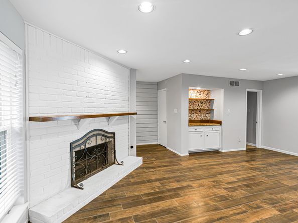 2568 Bering Drive, Houston TX 77057