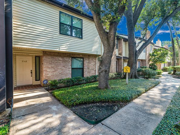 2568 Bering Drive, Houston TX 77057