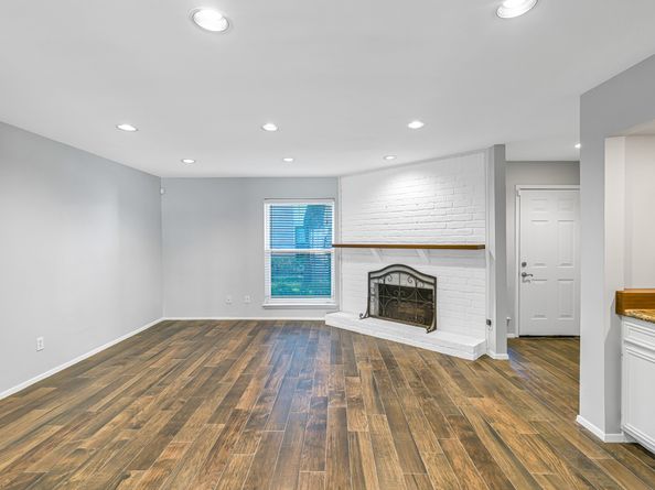 2568 Bering Drive, Houston TX 77057