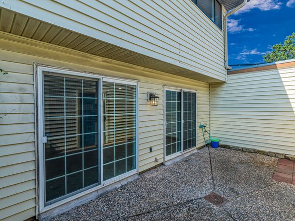 2568 Bering Drive, Houston TX 77057