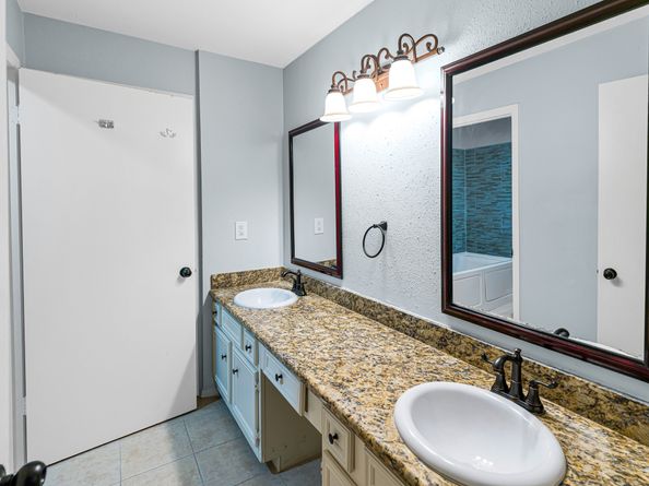 2568 Bering Drive, Houston TX 77057