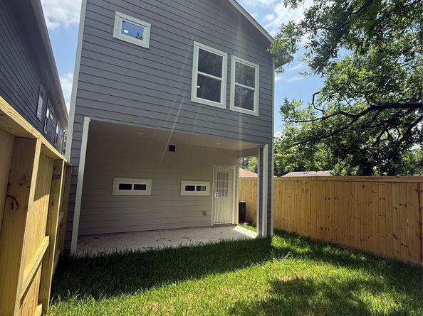 3555 Noah Street, Houston TX 77021