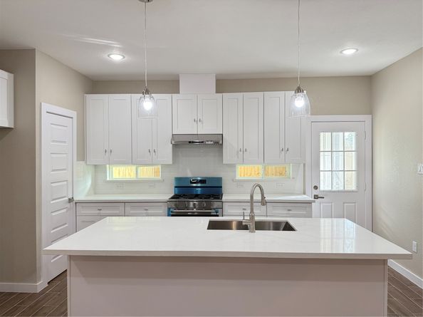 3555 Noah Street, Houston TX 77021