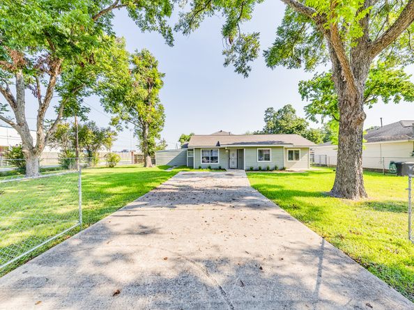 401 New Haven Drive, Houston TX 77076
