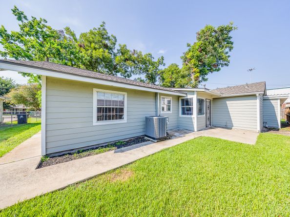 401 New Haven Drive, Houston TX 77076