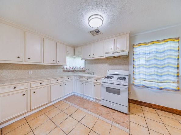 401 New Haven Drive, Houston TX 77076