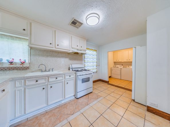 401 New Haven Drive, Houston TX 77076