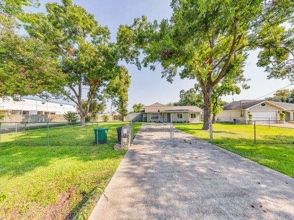 401 New Haven Drive, Houston TX 77076